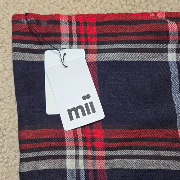 NWT Mii Lightweight 100% Wool Plaid Wrap Scarf Shawl - Picture 8 of 12